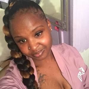 Meet your Posher, Claudia